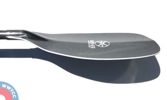 WERNER Odachi - весло серії Performance Core для перегонів на бурхливій воді, Черный, Суцільне нерозбірне весло, Веретено стандартного діаметру (STD), пряме веретено, 735 cm2 (49cm x 20.5cm)
